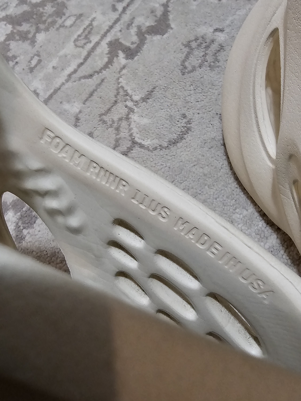 Adidas Yeezy Foam Runners - Picture 9 of 10